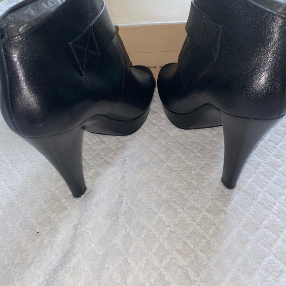 Michael Kors Black leather bootie sandals, size 91/2 - Picture 8 of 8
